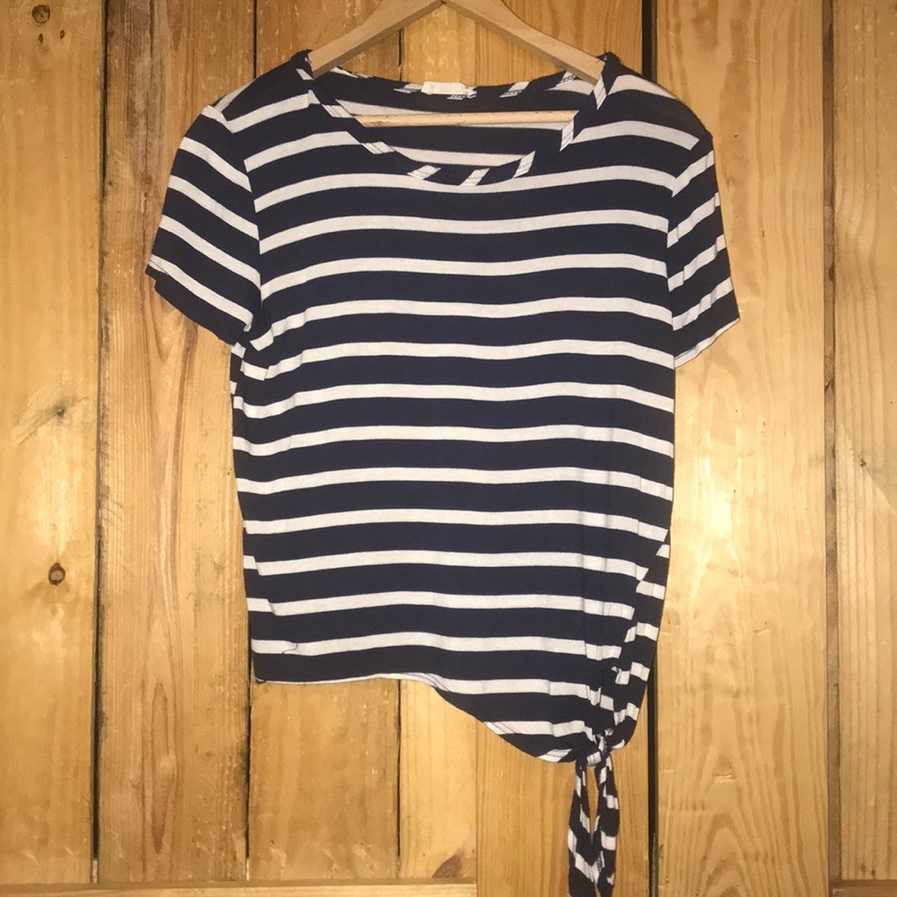 4 for $20 🫶🏻 Stripe Blouse with side tie size small